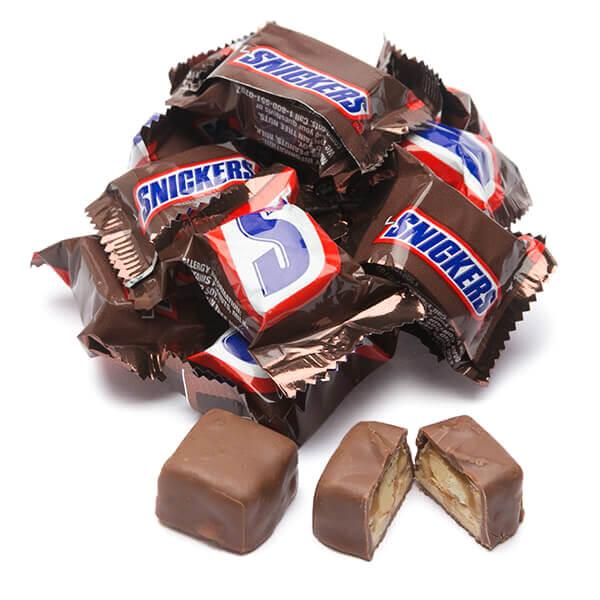 Snickers Miniatures Candy, 40 Ounce  Grocery foods, Chocolate candy  brands, Yummy food