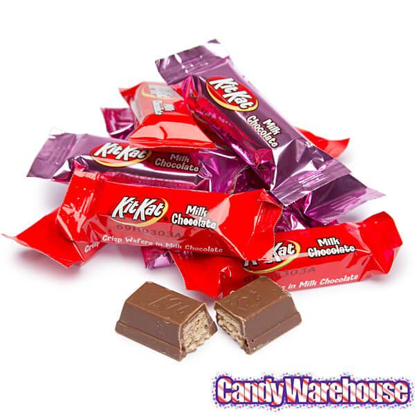 http://www.candywarehouse.com/cdn/shop/files/valentine-kit-kat-minis-candy-9-6-ounce-bag-candy-warehouse-2_e4b0bef9-47f3-41bc-873a-d3cf1e4387b8.jpg?v=1689307021