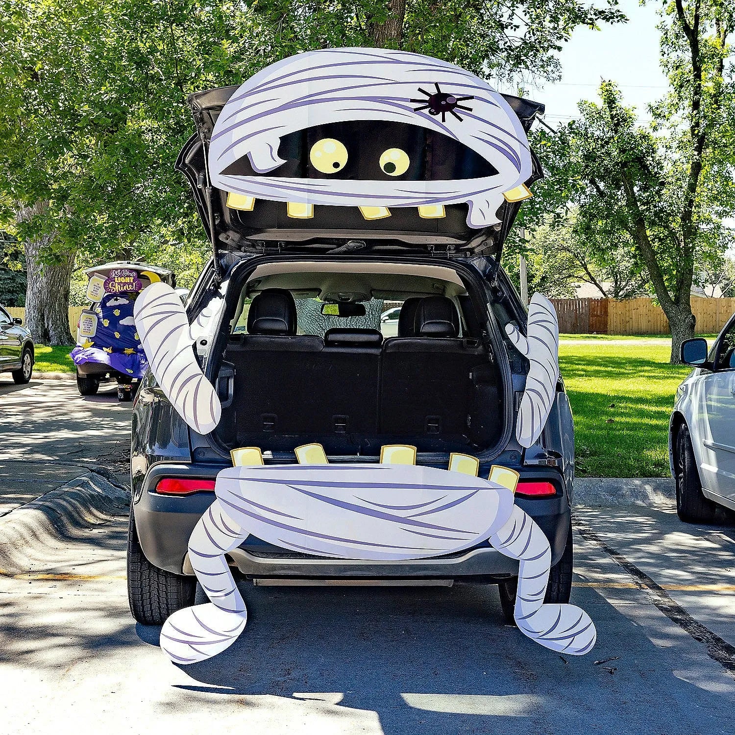 Mummy Trunk-or-Treat Decorating Kit