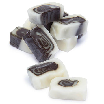 Licorice Mint Swirl Caramel Cubes: 2KG Bag - Candy Warehouse